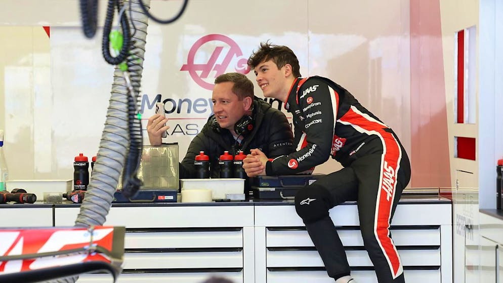 Vier und zwei «halbe» Rookies und ein Rekord-Mann in Rot - Gallery. Oliver Bearman (rechts) vom Team Haas hat letztes Saison schon einige Grands Prix bestritten