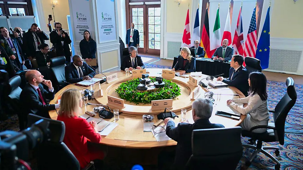 Die Außenminister Takeshi Iwaya (Japan), Mélanie Joly (Kanada), Marco Rubio (USA), Annalena Baerbock (Deutschland), Antonio Tajani (Italien), EU-Außenbeuaftragte Kaja Kallas, Jean-Noël Barrot (Frankreich) und David Lammy (Großbritannien). Foto: Sebastian Christoph Gollnow/dpa