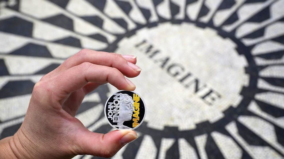 Eines der bekanntesten Lieder von John Lennon ist "Imagine".