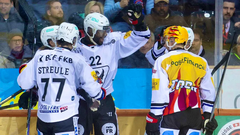Fribourg celebrates a hard-fought away win in the playoff opener against Bern.
