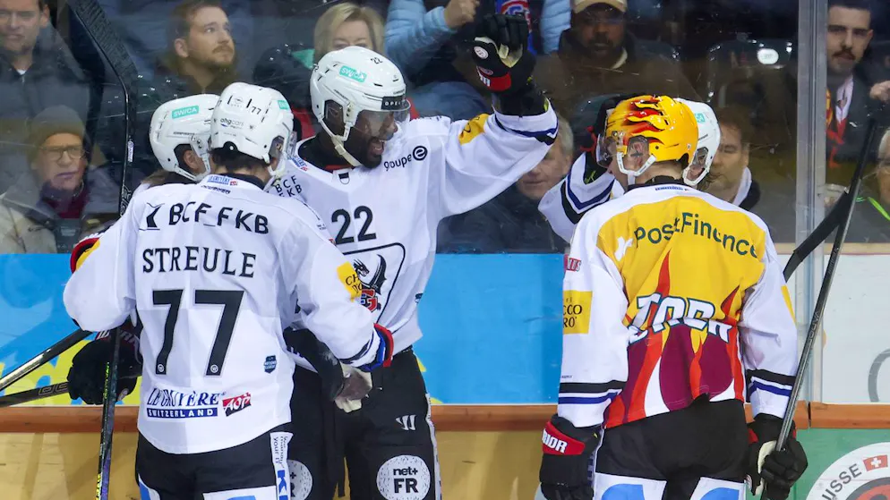 Fribourg jubelt über einen hart erkämpften Auswärtssieg zum Playoff-Auftakt gegen Bern.