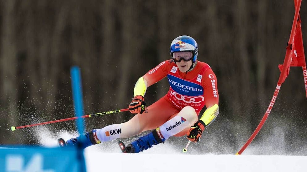 Marco Odermatt lays the foundations with a solid first run to secure the giant slalom globe in Hafjell