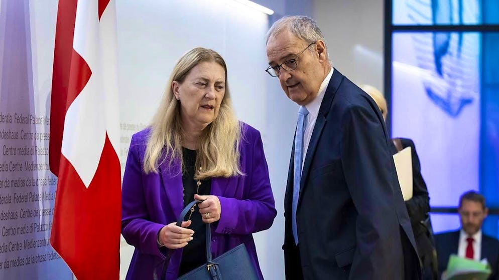 State Secretary Helene Budliger Artieda, Director of the State Secretariat for Economic Affairs (SECO), left, is traveling to the USA next week on behalf of her boss, Economics Minister Guy Parmelin. (archive picture)
