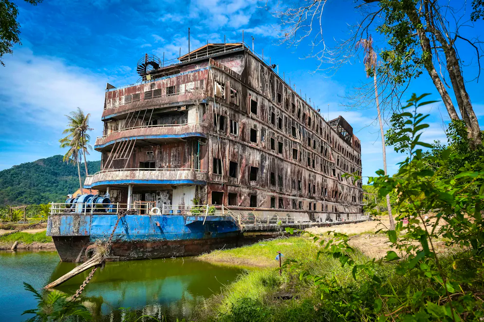 A former cruise ship was converted into a hotel on the Thai island of Koh Chang. It is now abandoned and burned down completely at the end of last year.