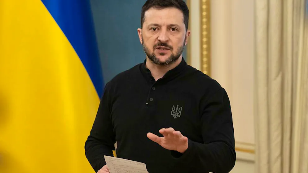 Der ukrainische Präsident Wolodymyr Selenskyj spricht während eines Briefings in Kiew. Foto: Uncredited/AP/dpa