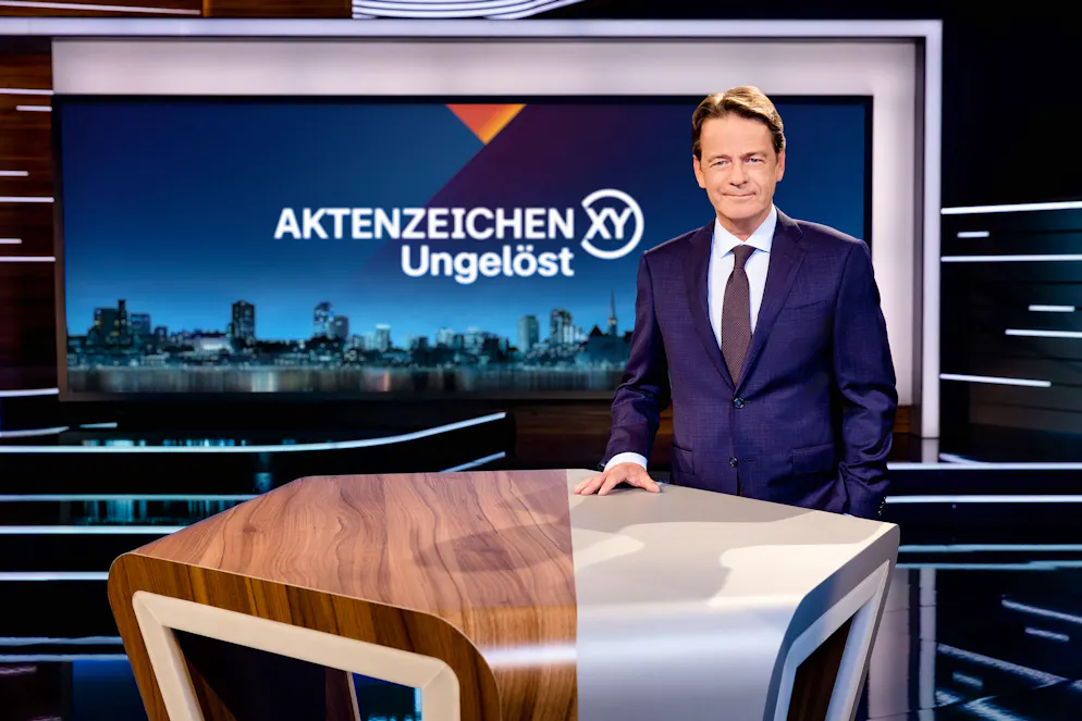 «SRF DOK» spannt mit «Aktenzeichen XY ... Ungelöst». «Aktenzeichen XY... Ungelöst»-Moderator Rudi Cerne will helfen, einen Schweizer Cold Case zu lösen. 