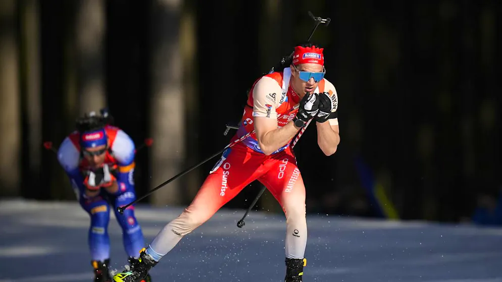 Niklas Hartweg sorgt an der Seite von Aita Gasparin für den ersten Schweizer Weltcup-Sieg in einer Single-Mixed-Staffel