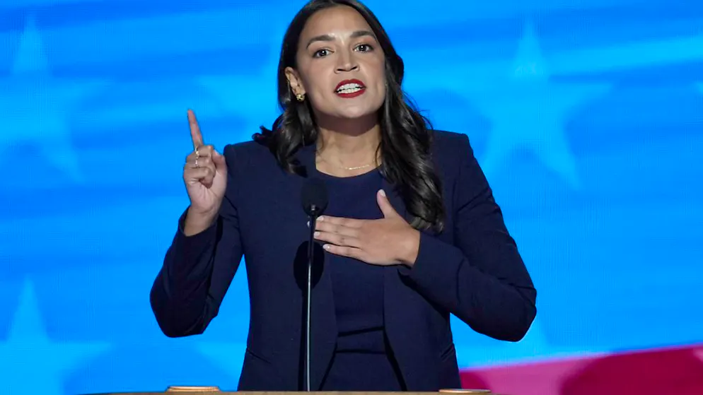 ARCHIV - Die Abgeordnete Alexandria Ocasio-Cortez spricht während der Democratic National Convention in Chicago. Foto: J. Scott Applewhite/AP/dpa/Archivbild