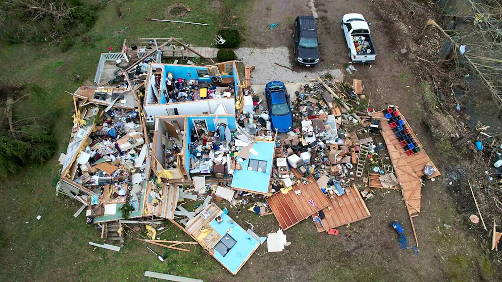 Die Zerstörungen eines schweren Sturms sind in Wayne County zu sehen. Foto: Jeff Roberson/AP/dpa