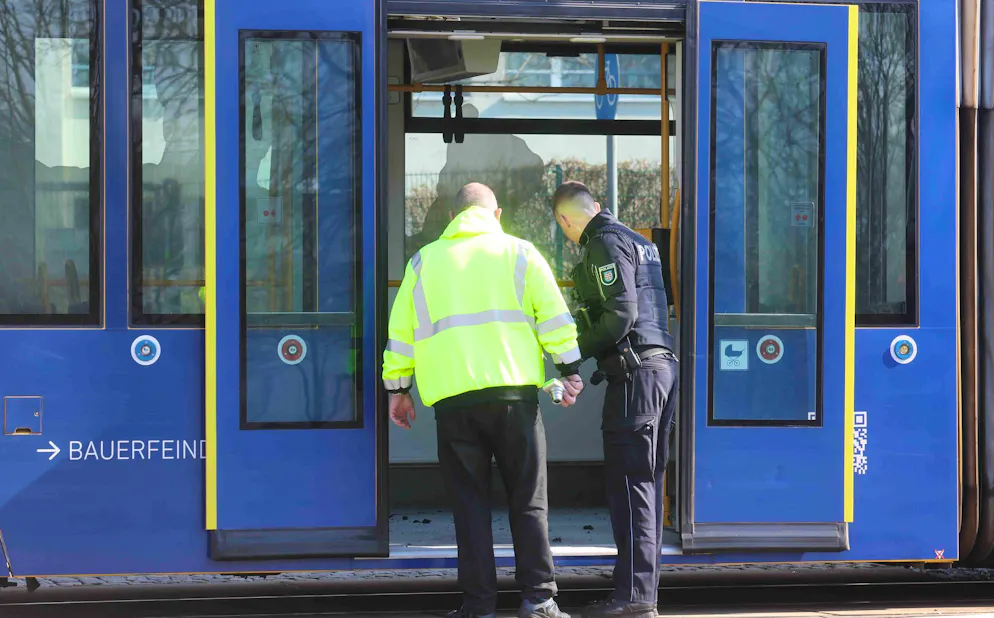Frau angezündet – Täter auf der Flucht - Gallery. Nach einem Brandanschlag auf eine Frau ermittelt die Polizei in alle Richtungen.