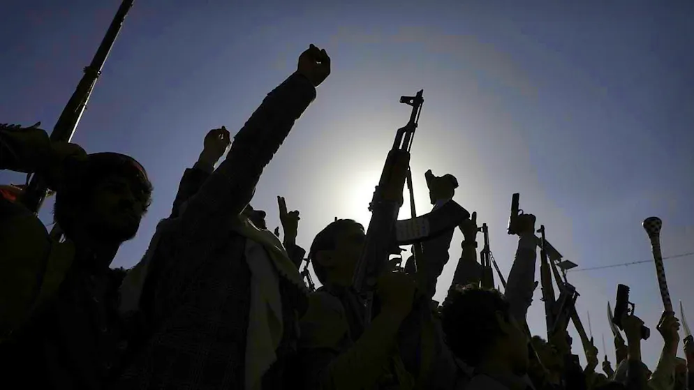 ARCHIVE - Huthi supporters raise their weapons and shout slogans during a rally against the US and Israel. Photo: Osamah Abdulrahman/AP/dpa/Archive image