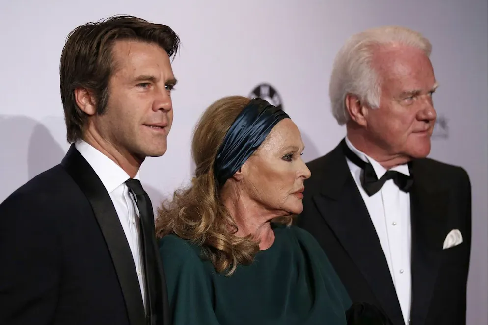 Ehe-Aus bei Prinz Emanuele Filiberto von Savoyen. Prinz Emanuele Filiberto von Savoyen (links) mit dem Schweizer Hollywoodstar Ursula Andress und Geschäftsmann Johannes Theo Niederhauser an der Gala de Berne im Oktober 2013. 