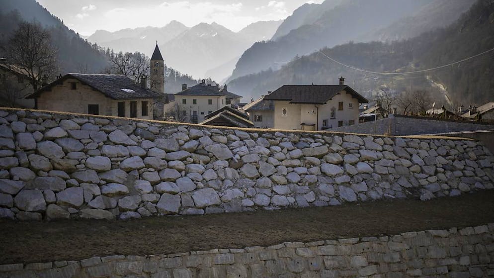 Bondo revient à la normale avec de nouveaux ouvrages de protection - Gallery. Un bassin de réception agrandi protège Bondo contre de nouvelles coulées de boue.
