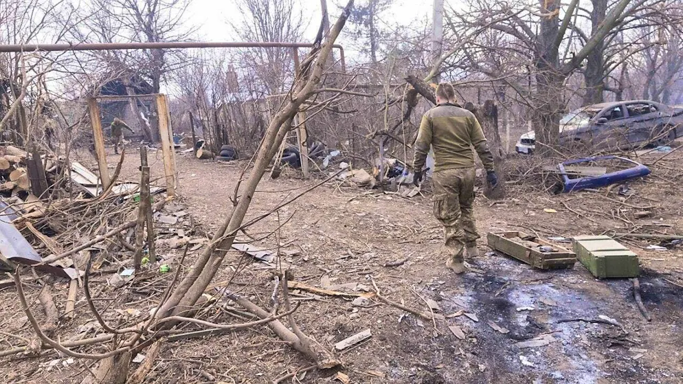 The Russian army has bombed a village in the Donetsk region. Residents deal with the consequences of a hit by a guided bomb. Photo: Yevhen Titov/ZUMA Press Wire/dpa/picture from 14.03.2025