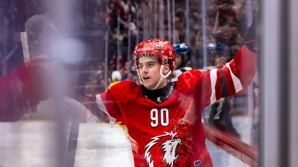 Théo Rochette, ein 23-jähriger Kanada-Schweizer, erzielt einen Hattrick beim 4:2-Sieg Lausannes gegen Langnau