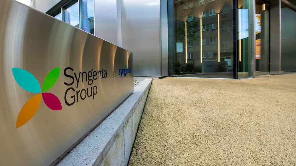 Das Logo der Syngenta Group am Hauptsitz in Basel: Anlass des Gesetzesprojekt war unter anderem die Übernahme des Schweizer Agrochemie-Riesen durch den Staatskonzern Chem China für 43 Milliarden Dollar. (Archivbild)