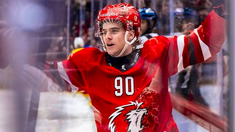 Théo Rochette, a 23-year-old Canadian-Swiss, scores a hat-trick in Lausanne's 4-2 win against Langnau.
