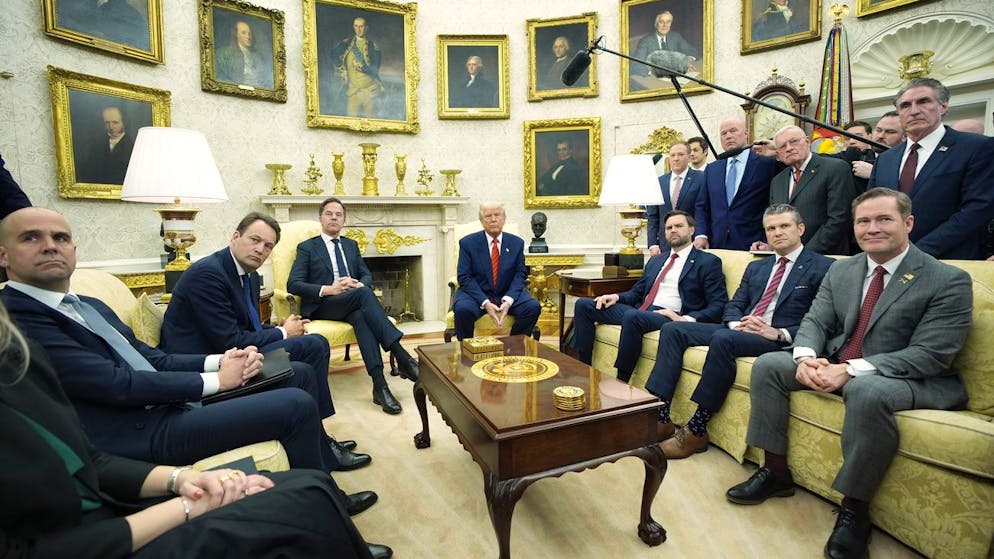 Viele Portraits, noch mehr Gold. So hat Donald Trump das Oval Office eingerichtet