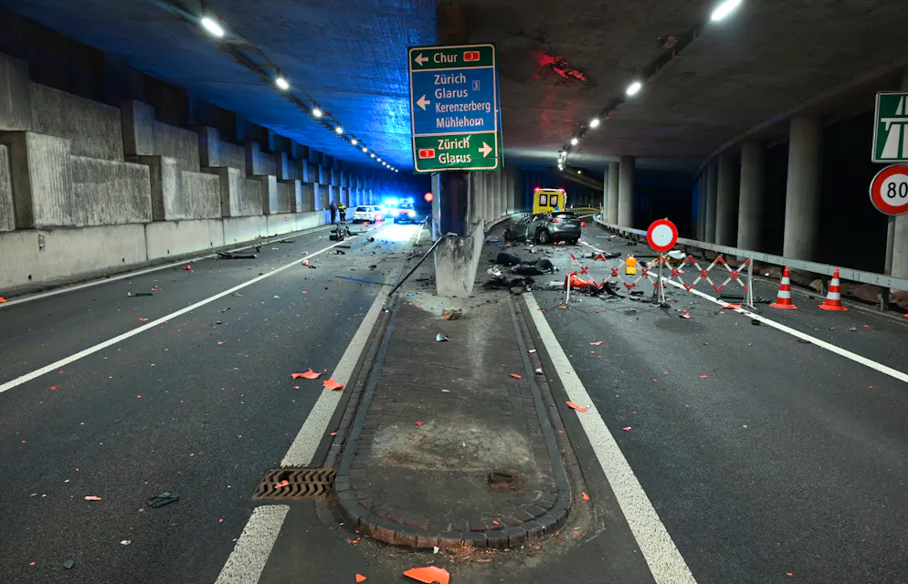 Der Autofahrer starb noch an der Unfallstelle.