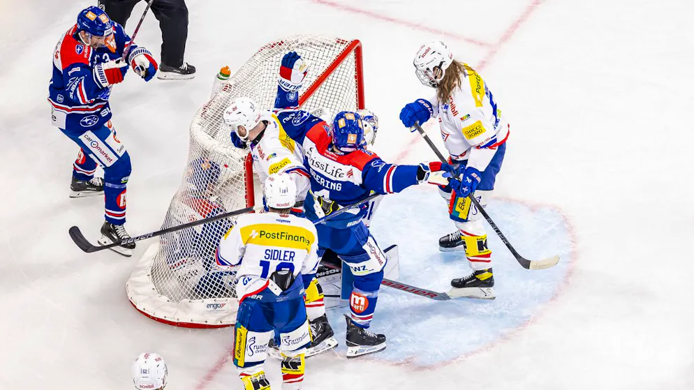 Patrick Geering jubelt über seinen ZSC-Siegtreffer in Spiel 3 gegen Kloten.