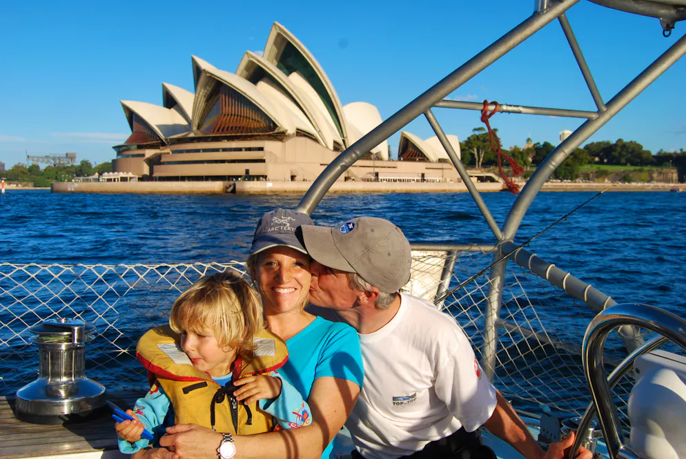 «Home is the Ocean»: Der Film porträtiert das Leben von Familie Schwörer. Das Paar lebt seit über 20 Jahren auf dem Segelschiff Pachamama mit ihren – inzwischen – sechs Kindern. 