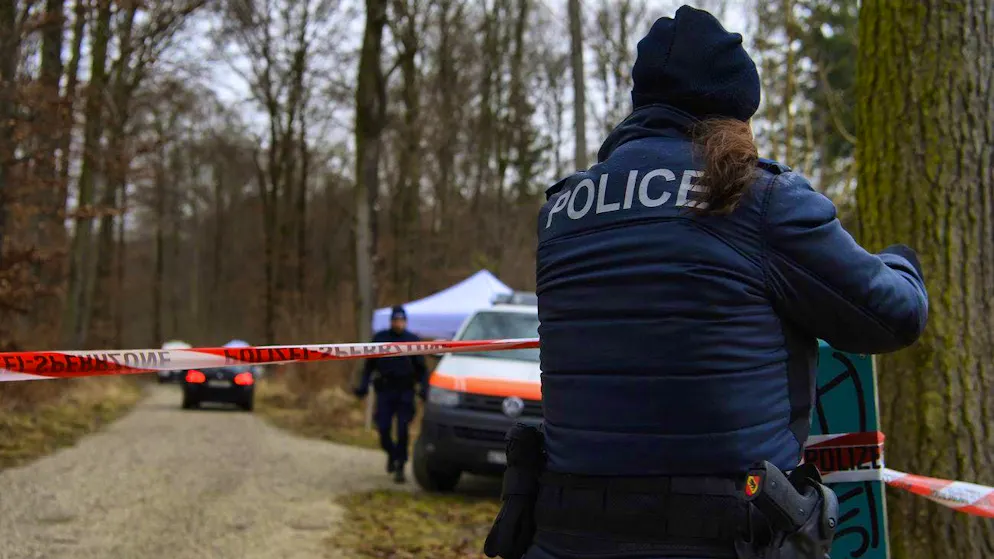 Police officers at the edge of the Könizbergwald forest, where the lifeless body of an eight-year-old girl was found in February 2022.