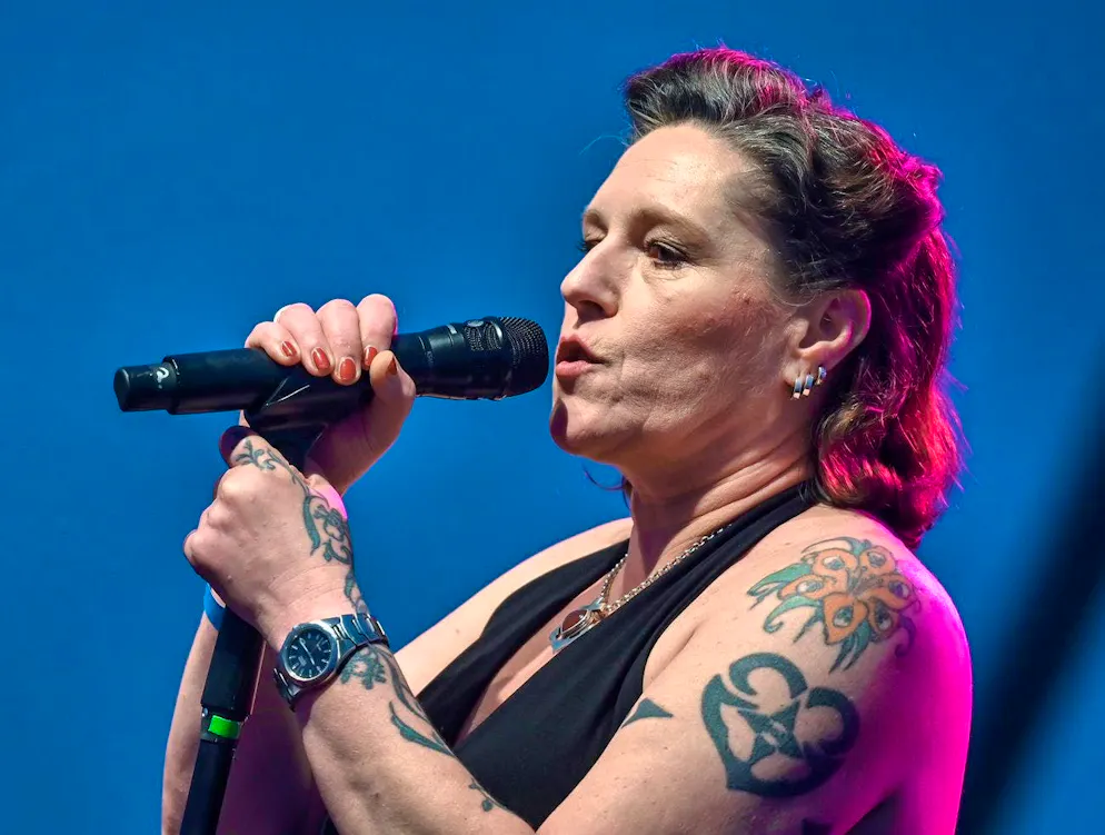 Singer AnNa R. from Rosenstolz turned 55 years old. AnNa R., singer of the successful German pop duo Rosenstolz, has died "suddenly and unexpectedly" at the age of 55.