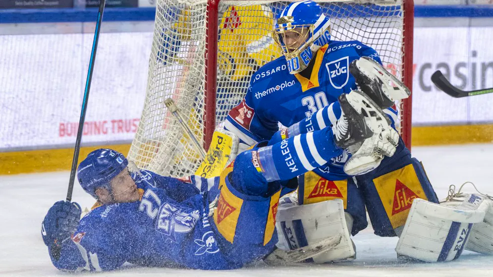 Der EV Zug mit Torhüter Leonardo Genoni steht vor einem frühen Playoff-Aus.