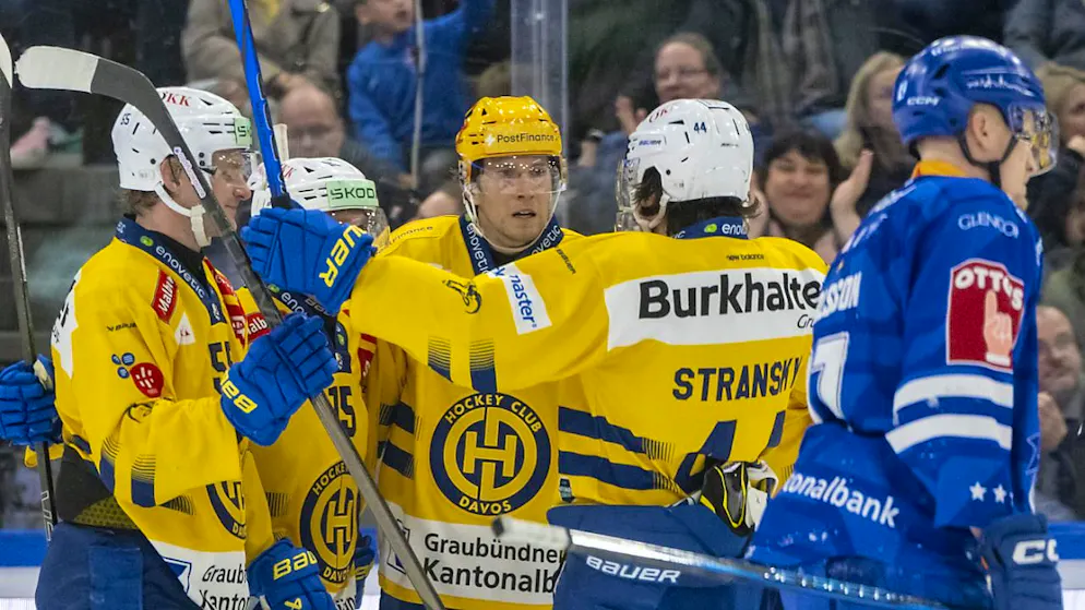 Drei Matchpucks. Davos schiesst Zug ab und steht vor Halbfinal-Einzug