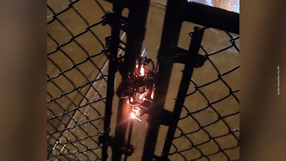 Electric shock hits TikToker. You don't want this sparking gate on your doorstep