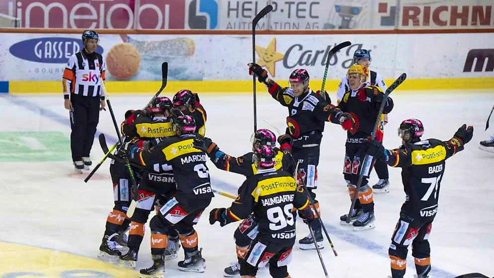 The Bernese cheer after scoring the winning goal in overtime of Game 3 against Fribourg-Gottéron