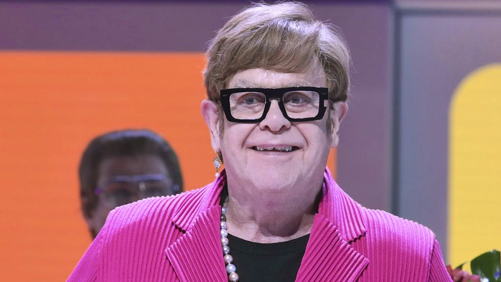 «Mi ha colpito molto». Elton John condivide un aggiornamento preoccupante sulla sua salute