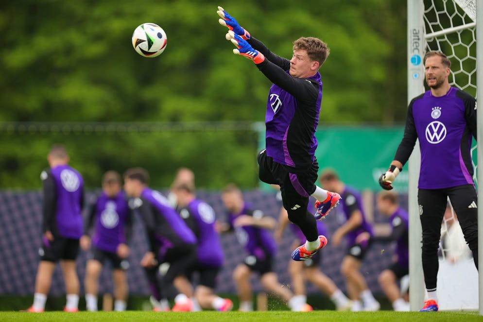 Alexander Nübel (l.) wird sich strecken müssen, um Oliver Baumann zu verdrängen. 