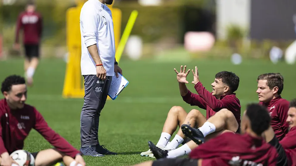 Callà bringt ähnliche Qualitäten wie Vorgänger Contini mit - Gallery. Durch seine Mehrsprachigkeit übernimmt Davide Callà auch eine wichtige Integrationsrolle im Nationalteam