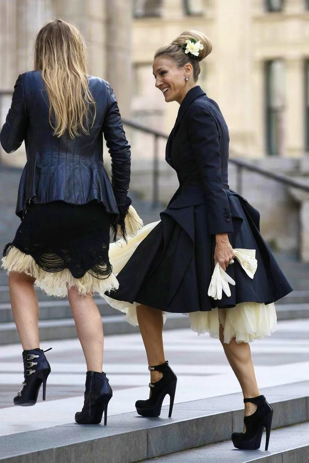 Sarah Jessica Parker - a look at her unforgettable looks. The American actress held a private memorial service for British fashion designer Alexander McQueen, who died on February 11, 2010, at St. Paul's Cathedral in London on September 20, 2010.