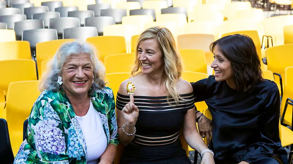 Mäzenin Ellen Ringier stirbt mit 73 Jahren - Gallery. Ellen Ringier (links im Bild) am Filmfestival Locarno, zusammen mit Regisseurin Barbara Miller und Schauspielerin Melanie Winiger. Ellen Ringier starb im Alter von 73 Jahren. (Archivbild)