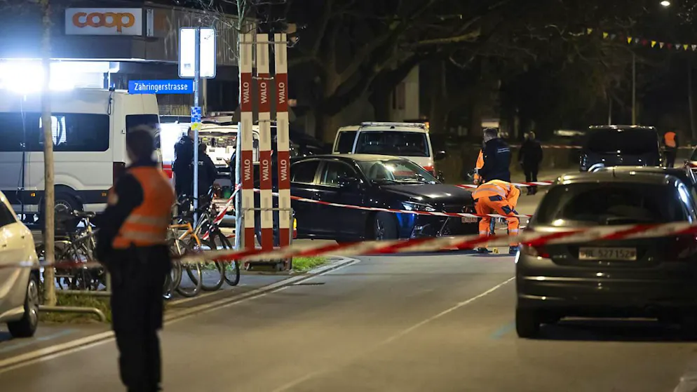 Im Länggassquartier in Bern sind laut Polizei aus einem Fahrzeug mehrere Schüsse auf ein Auto abgegeben worden.