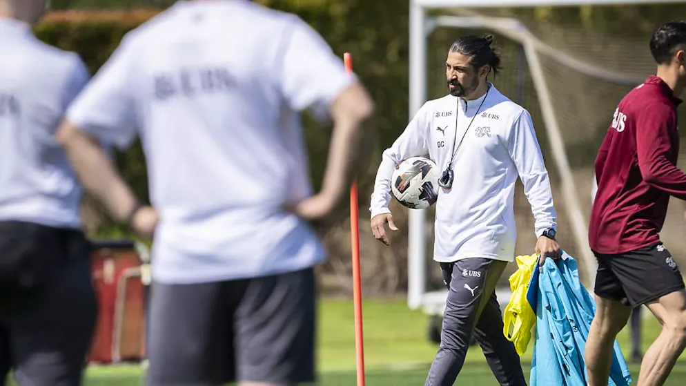 Callà bringt ähnliche Qualitäten wie Vorgänger Contini mit - Gallery. Davide Callà leitet erstmals als Assistent ein Training der Schweizer Nationalmannschaft