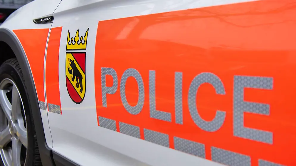 Bei Bern-Wankdorf. Schwer verletzte Person liegt hinter Leitplanke – Polizei sucht Zeugen