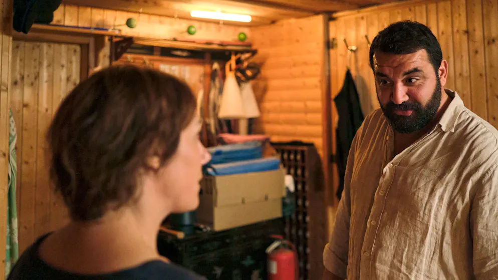 «Tatort» im Check: Gibt es die Schwarzwald-Seilbahn aus dem «Tatort» wirklich?. Waldhütten-Besitzer Dr. Mesut Erdem (Sahin Eryilmaz) ist ein Freund des flüchtigen Paares. Er will Franziska Tobler (Eva Löbau) davon überzeugen, dass die beiden keine bösen Menschen sind.