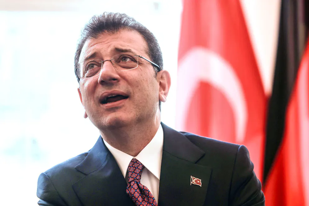 Nach vier Tagen in Polizeigewahrsam hat ein Gericht für den Istanbuler Oberbürgermeister Ekrem Imamoglu Untersuchungshaft verfügt.. (Archivbild)