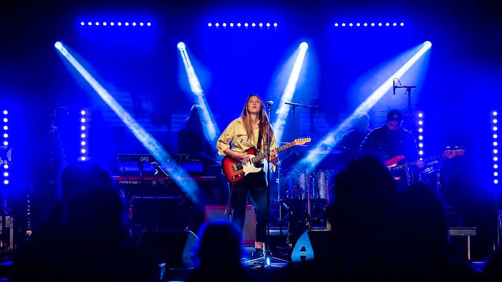 Gleich zwei Musikerinnen veröffentlichen ihren ersten Roman - Gallery. Berner Singersongwriterin Sophie Hunger hat zum ersten Mal einen Roman geschrieben. In "Walzer für Niemand" ist ihre Musik allgegenwärtig: inhaltlich in der Geschichte über Freundschaft und Loslassen, aber auch im Titel und in den Kapitelüberschriften. (Archivbild)