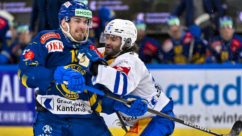Davos' Filip Zadina sends EVZ and Dominik Schlumpf on an early vacation.