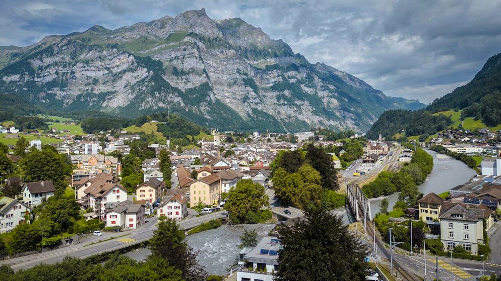 Land sales stopped. Glarus municipal council makes tough cuts - and gets a receipt from the people