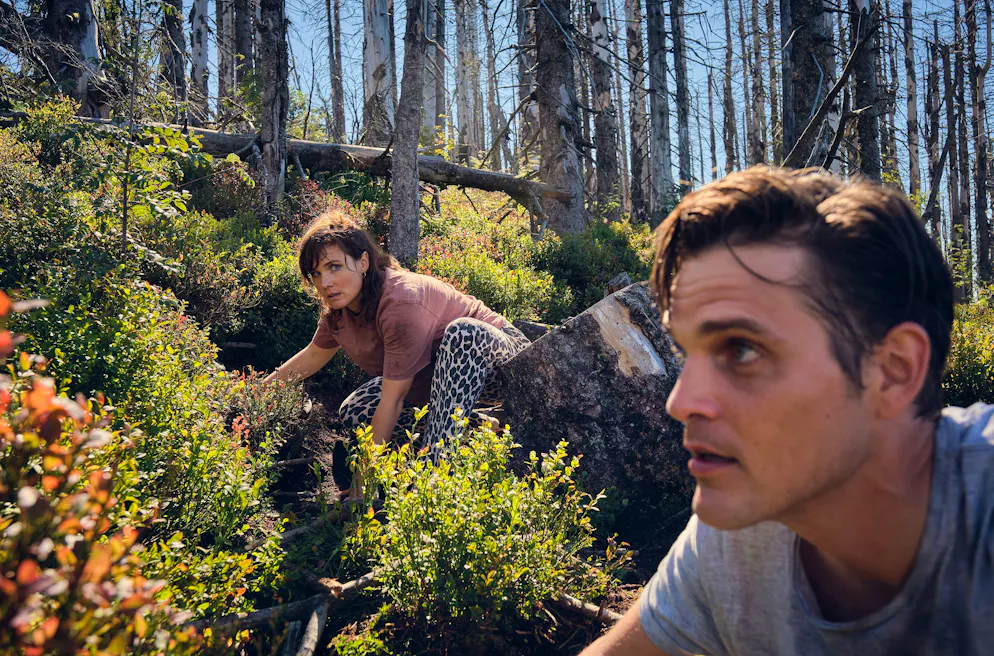 «Tatort» im Check: Gibt es die Schwarzwald-Seilbahn aus dem «Tatort» wirklich?. Die werdenden Eltern Nina (Pina Bergemann) und Sven Kucher (Benjamin Lillie) verstecken sich vor ihren Verfolgern im Wald.