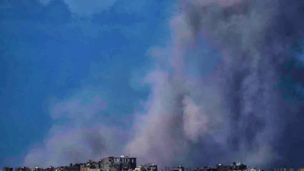 Smoke rises after an Israeli bombardment in the Gaza Strip, seen from southern Israel. Photo: Ariel Schalit/AP/dpa