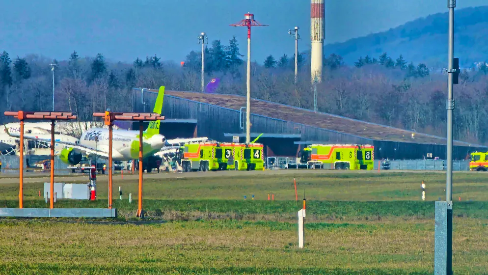 A picture shows the plane surrounded by fire engines. 