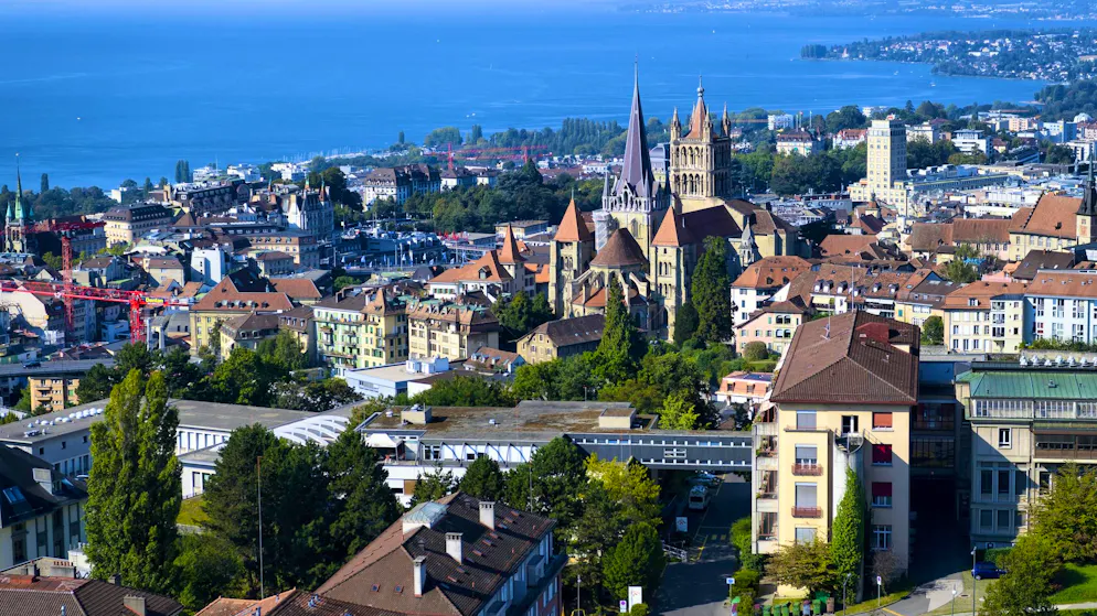 Western Switzerland is moving out. According to a study, more and more French-speaking Swiss are leaving the country.
