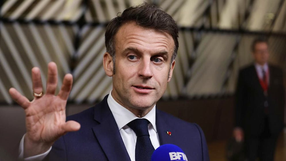 Macron appelle à geler les investissements français aux États-Unis | blue  News