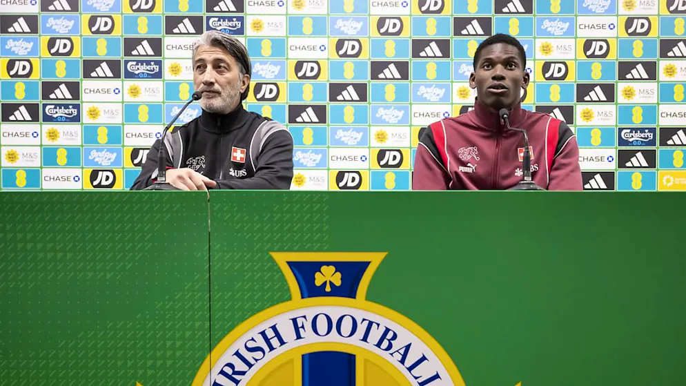 Nationaltrainer Murat Yakin und Stürmer Breel Embolo, der gegen Nordirland die Captainbinde tragen wird, sprechen über das anstehende Testspiel